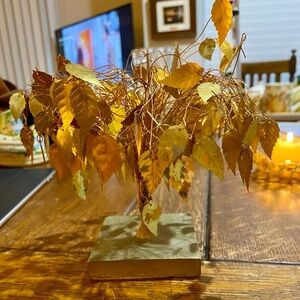 Mid Century Copper Wire & Gold Leaf Tree on Wood Stand. Sparkly & Leafs Move EUC